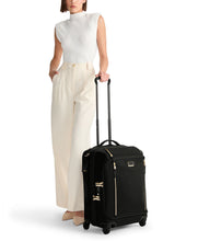 Load image into Gallery viewer, Voyageur - Softside Léger Continental Expandable Spinner Carry-On (22") (8737647591675)