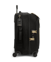 Load image into Gallery viewer, Voyageur - Softside Léger Continental Expandable Spinner Carry-On (22") (8737647591675)