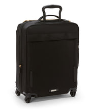 Load image into Gallery viewer, Voyageur - Softside Léger Continental Expandable Spinner Carry-On (22") (8737647591675)