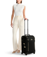 Load image into Gallery viewer, Voyageur - Softside Léger International Expandable Spinner Carry-On (21") (8737588904187)