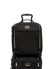 Load image into Gallery viewer, Voyageur - Softside Léger Compact Carry-On (8737675149563)