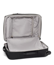 Load image into Gallery viewer, Voyageur - Softside Léger International  Spinner Carry-On (21") (6633539731620)
