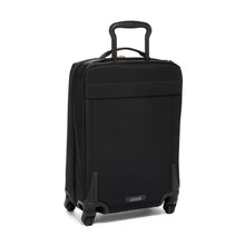 Load image into Gallery viewer, Voyageur - Softside Léger International  Spinner Carry-On (21") (6633539731620)