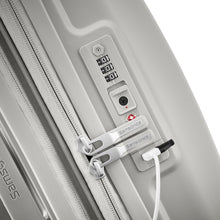 Load image into Gallery viewer, Outline Pro - Hardside Carry-On Spinner (21&quot;) (7691202625787)
