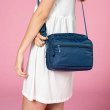 Load image into Gallery viewer, Handbag - Metro (5956609343652)
