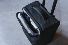 Load image into Gallery viewer, Highland - Softside Spinner Carry-on Large (22&quot;) (5780988657828)
